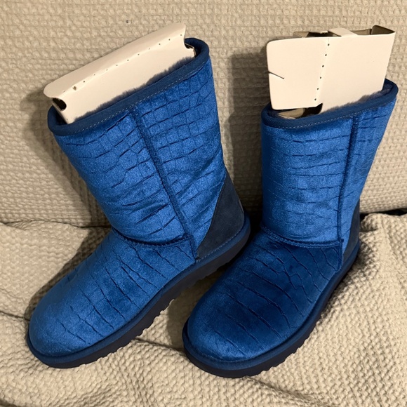 UGG Shoes - Authentic Rare Blue Velvet Uggs Women’s Sz 8